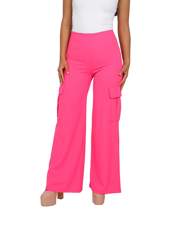 Pantalón cargo color rosa Valentino de pierna ancha y cintura alta.
