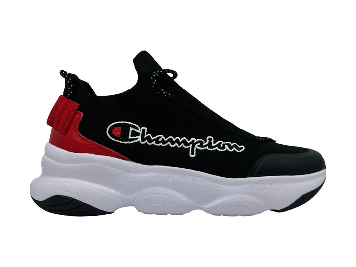 Tenis deportivos Champion color negro con suela blanca ancha y detalle rojo en el talón.