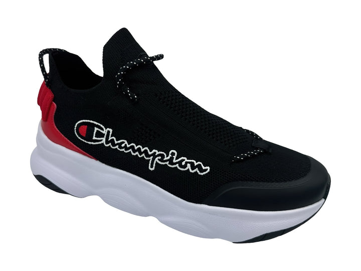 Tenis deportivos Champion color negro con suela blanca ancha y detalle rojo en el talón.
