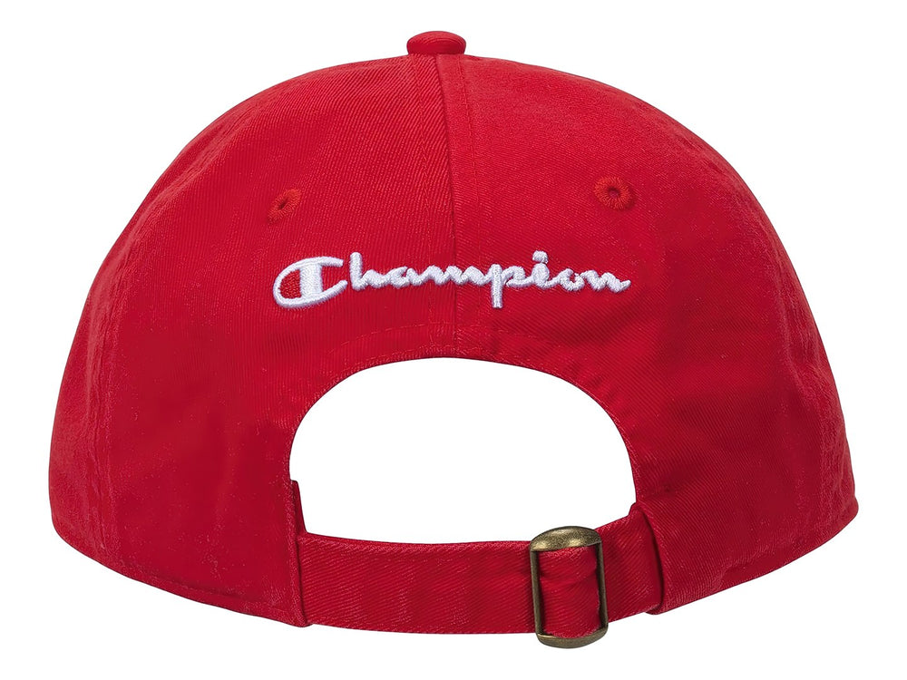 Gorra roja de la marca Champion con logotipo bordado en el frente y visera curva.