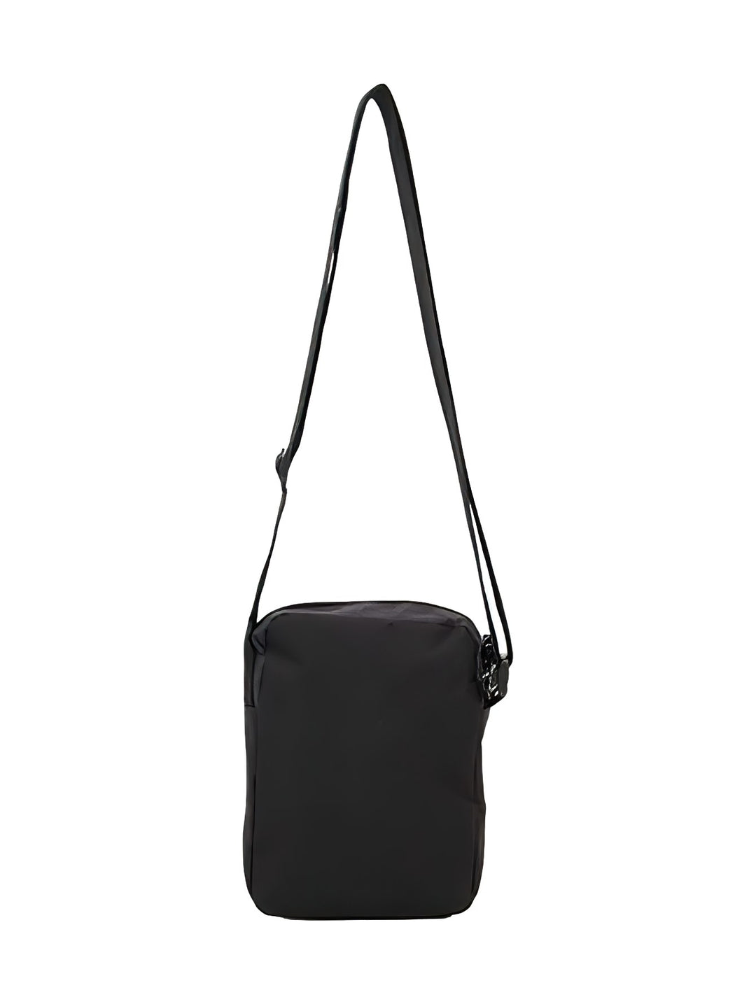 Bolso crossbody Champion de color negro con logotipo frontal y correa ajustable.