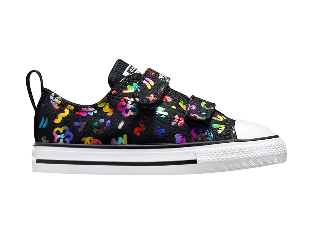 Tenis Converse negros con figuras multicolores, suela blanca y cierres de velcro para público Unisex.