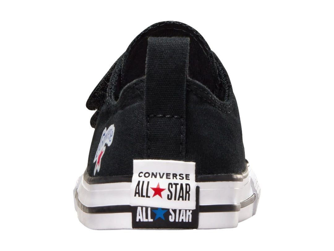 Tenis Converse negros con suela blanca y cierres de velcro para Niño.