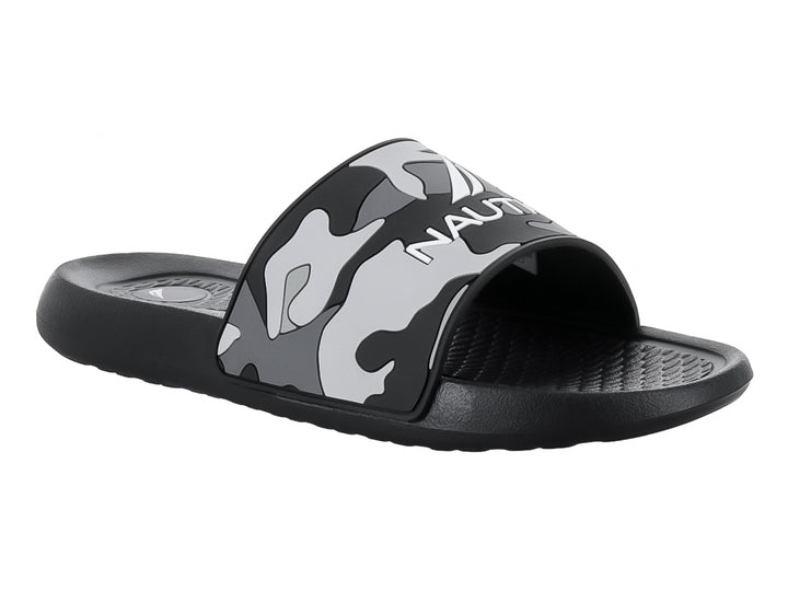 Sandalia slide Nautica color negro con correa de estampado camuflaje en tonos gris y negro.