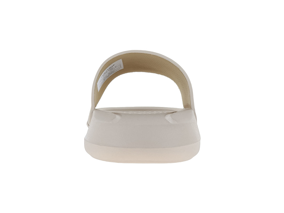 Sandalia deslizable Nautica color beige con correa de textura hexagonal.