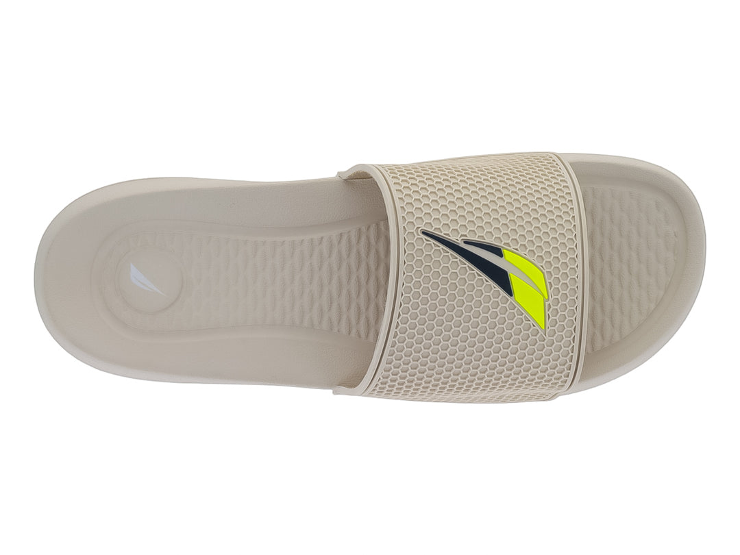 Sandalia deslizable Nautica color beige con correa de textura hexagonal.