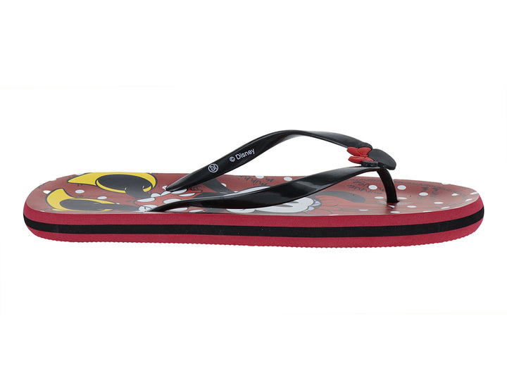 Sandalias rojas y negras con estampado de Mickey Mouse y tiras negras.
