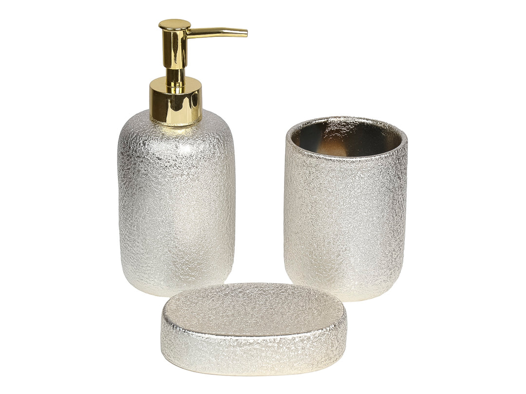 Set de baño de 3 piezas en cerámica color plata con detalles dorados, incluye dispensador, portacepillos y jabonera.