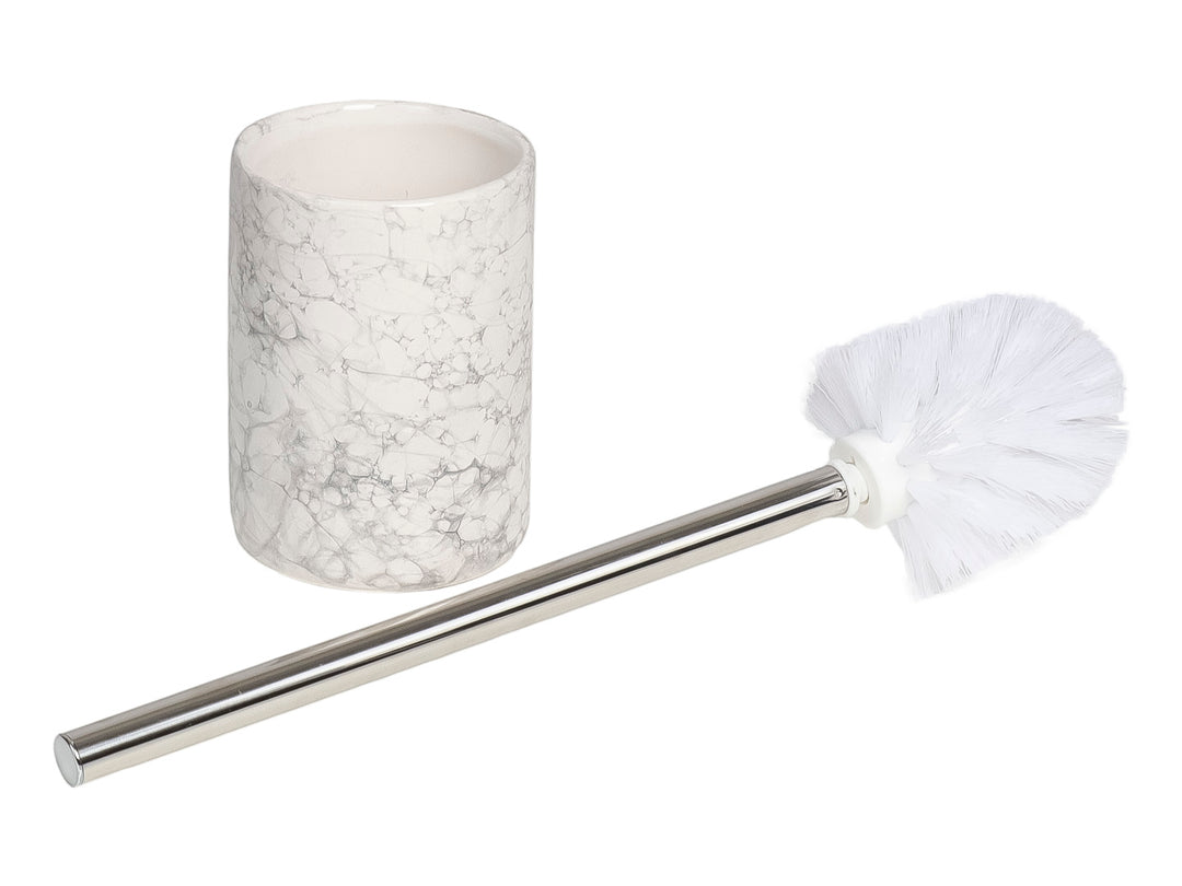 Set de accesorios para baño de 7 piezas en cerámica blanca con vetas negras y detalles plateados.