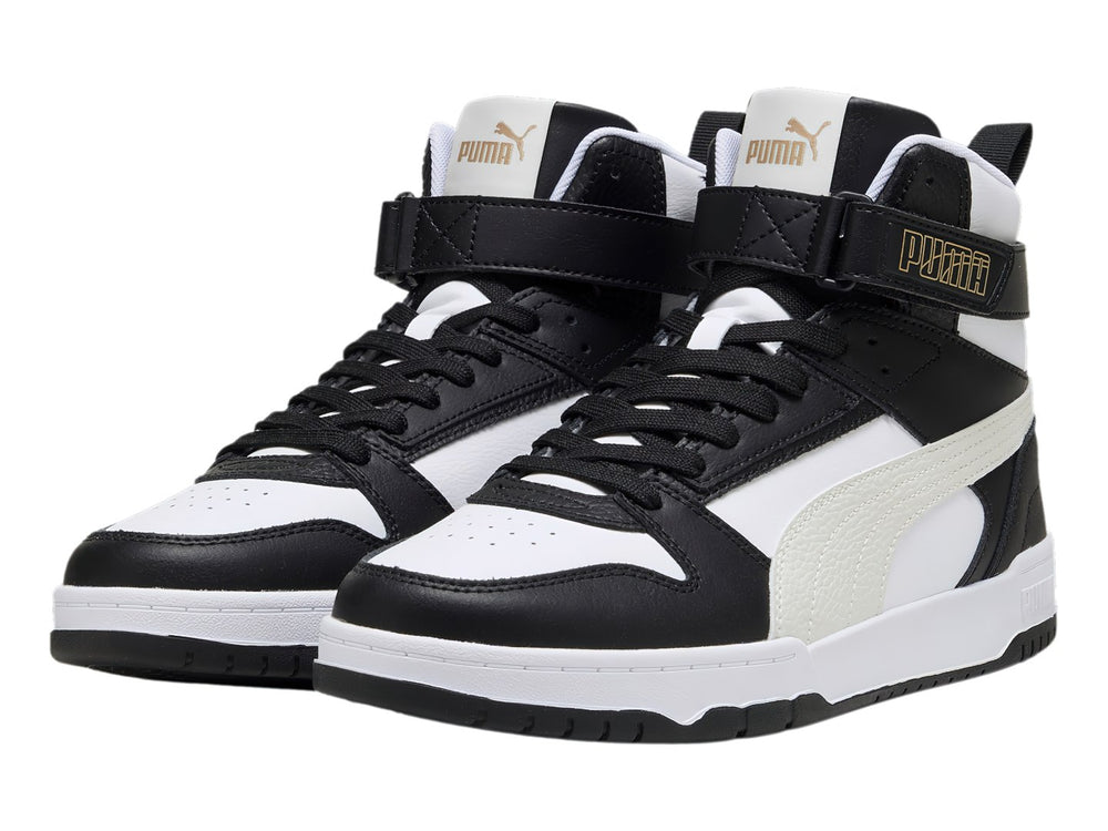 Tenis PUMA RBD Game en colores blanco, negro y gris con diseño de bota alta y correa ajustable en el tobillo.