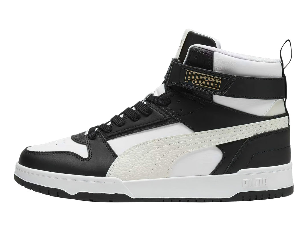 Tenis PUMA RBD Game en colores blanco, negro y gris con diseño de bota alta y correa ajustable en el tobillo.