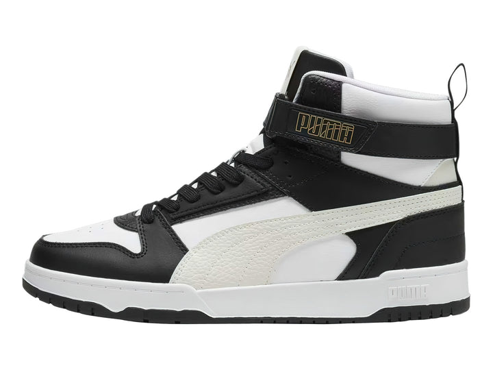 Tenis PUMA RBD Game en colores blanco, negro y gris con diseño de bota alta y correa ajustable en el tobillo.