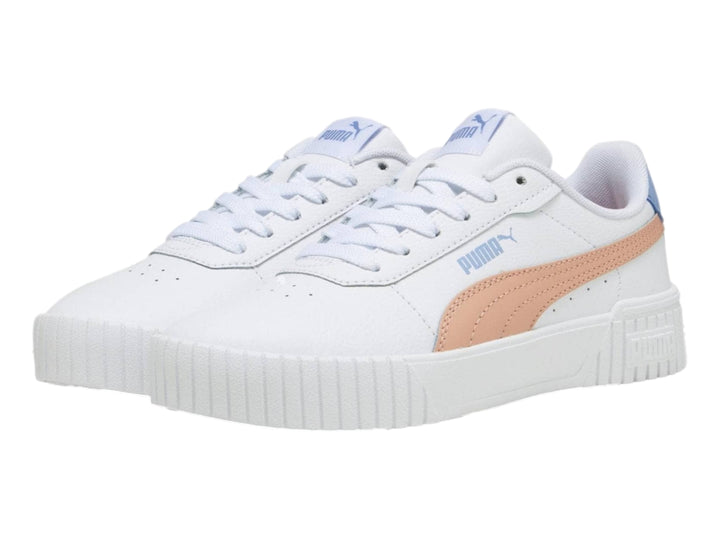 Tenis PUMA Carina 2.0 JR en color blanco con franja rosa y detalles en azul claro, suela de plataforma blanca.