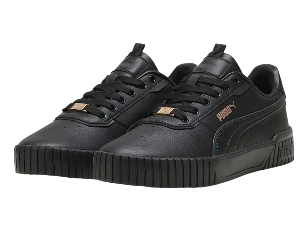 Tenis Puma Carina 2.0 Lux color negro con suela de plataforma y acabado mate.