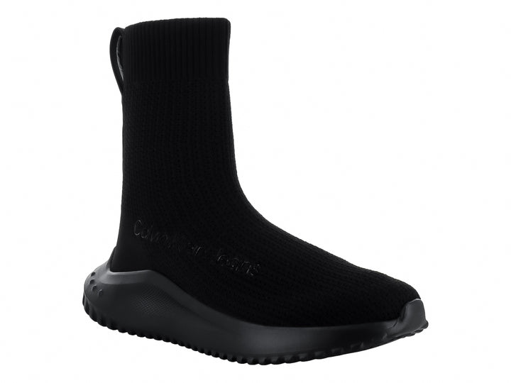 Tenis negros de Calvin Klein estilo calcetín con suela gruesa y acabado mate.