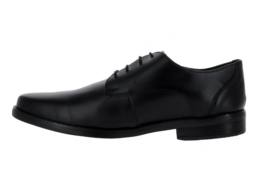 Zapato formal de color negro con cordones y acabado liso para hombre.