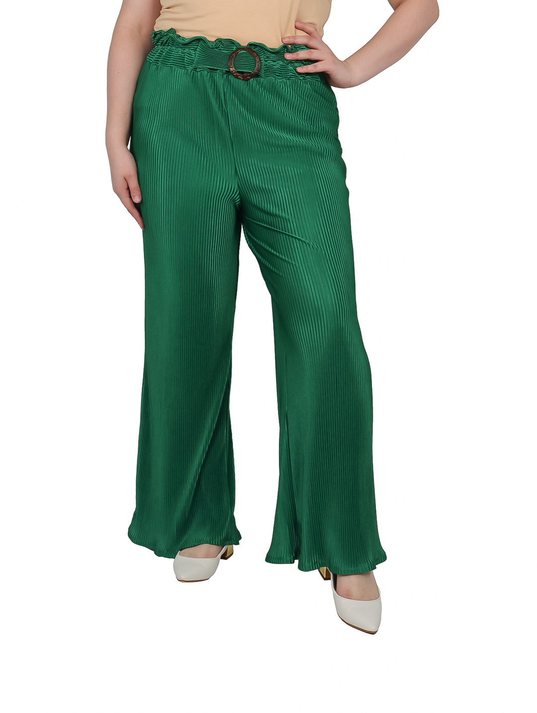 Pantalón verde plisado de pierna ancha con cintura elástica y detalle de anillo.