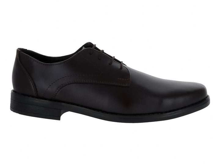 Zapato formal para hombre de color café oscuro con cordones y suela negra.