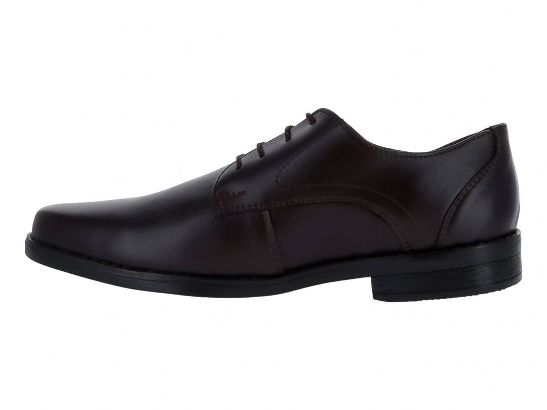 Zapato formal para hombre de color café oscuro con cordones y suela negra.