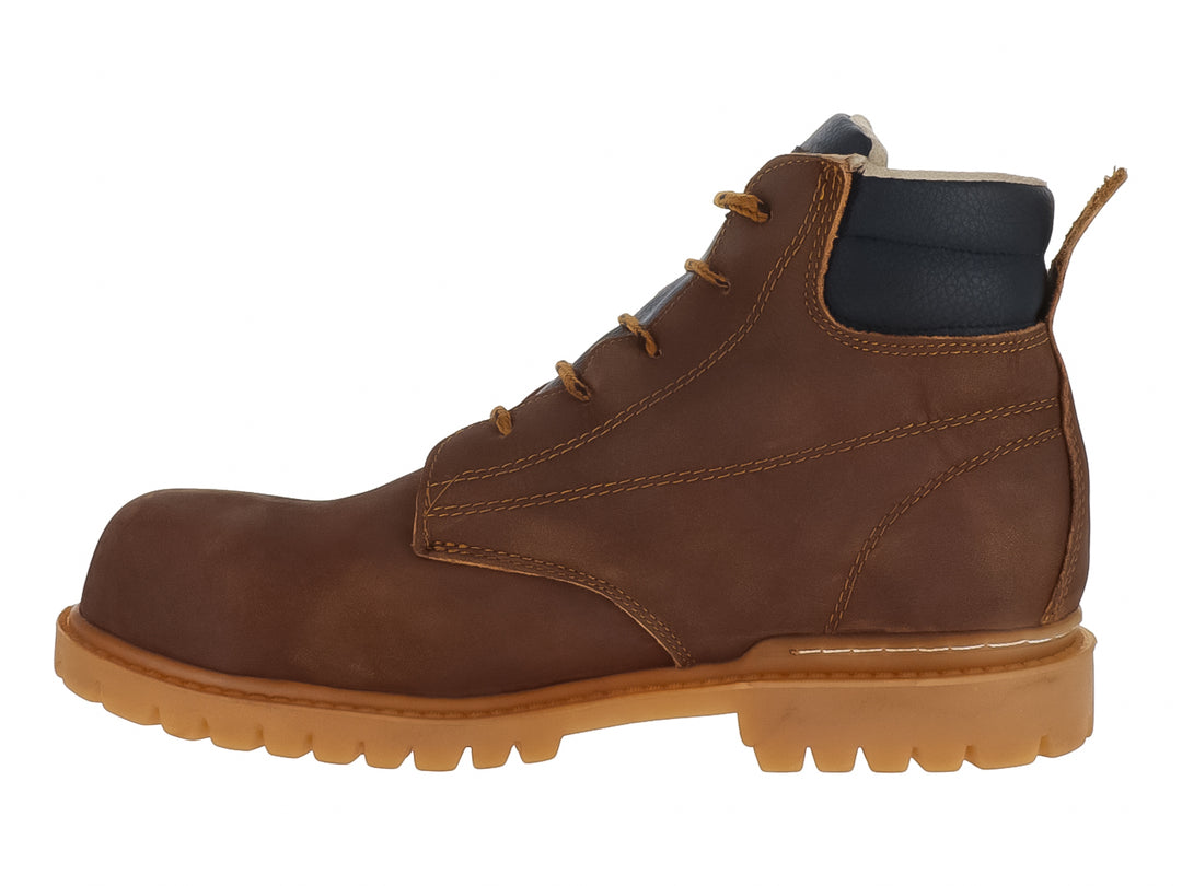 Bota de piel nubuck color cobre con suela gruesa y cordones.