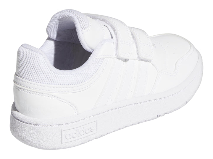 Tenis Adidas Hoops 3.0 CF en color blanco total con cierre de doble correa de velcro para niños.