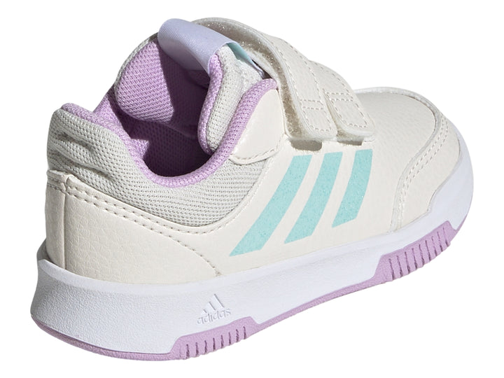Tenis deportivos Adidas blancos con rayas azul claro, cierre de velcro y detalles en morado.