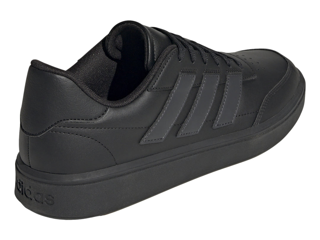 Tenis Adidas Courtblock de color negro, diseño deportivo de corte bajo con cordones.