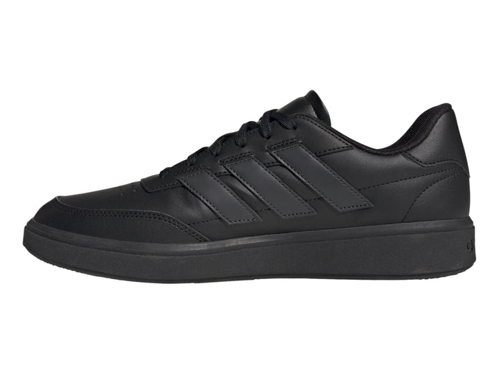 Tenis Adidas Courtblock de color negro, diseño deportivo de corte bajo con cordones.