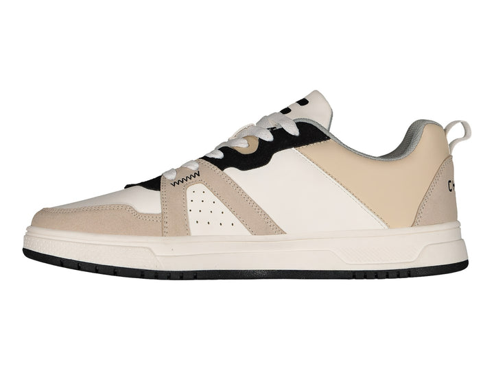 Tenis deportivos Charly en colores blanco, beige y negro con suela blanca y cordones.