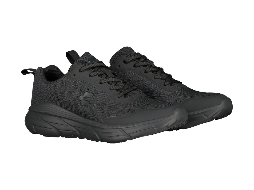 Tenis deportivos Charly en color negro con suela gruesa y parte superior de malla transpirable.