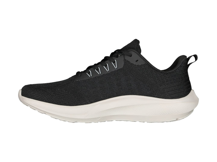Tenis deportivos Charly de color negro con suela blanca y logotipo blanco en el lateral.