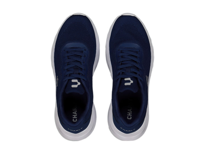 Tenis deportivos Charly en color azul marino con suela blanca y logotipo lateral blanco.