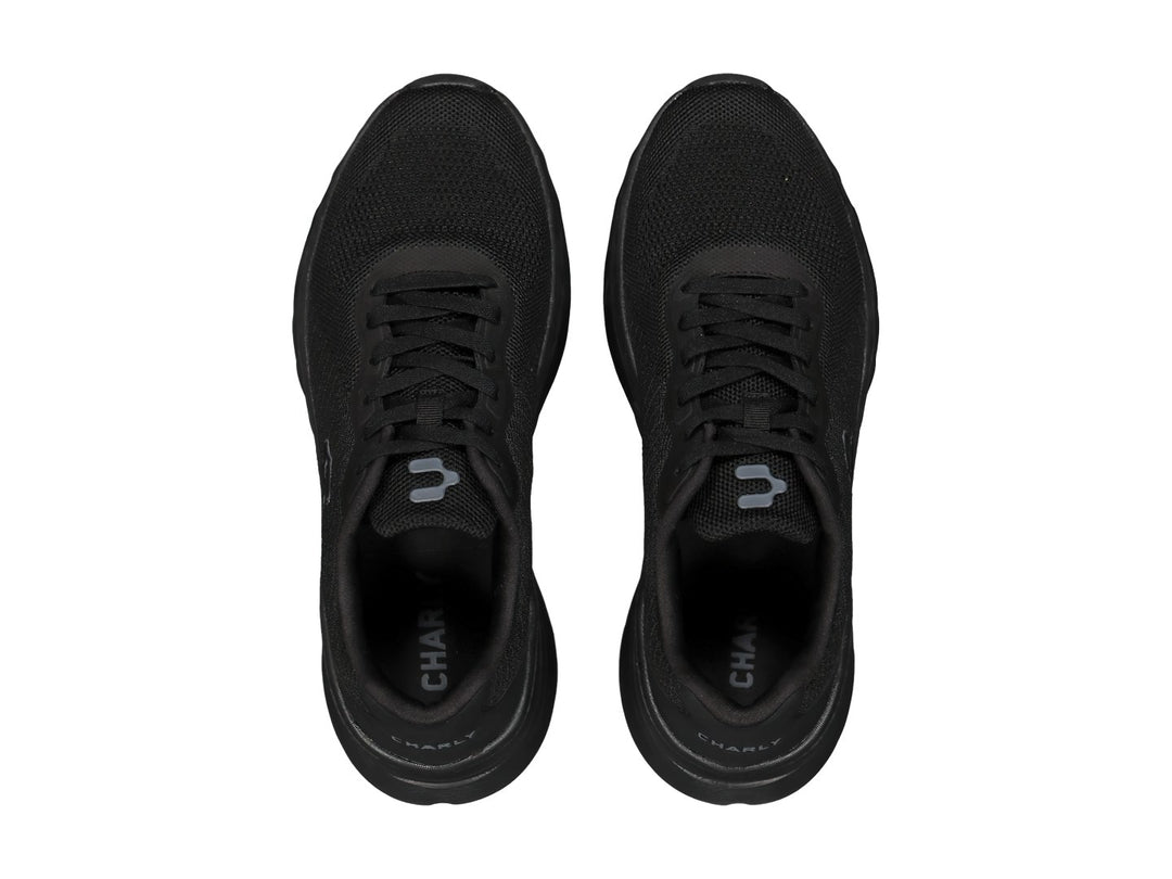 Tenis deportivos Charly color negro con tejido transpirable y suela robusta.