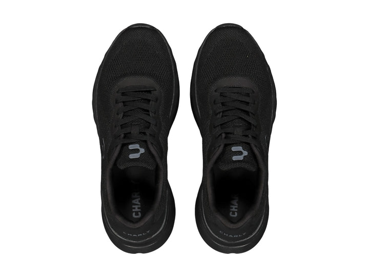 Tenis deportivos Charly color negro con tejido transpirable y suela robusta.