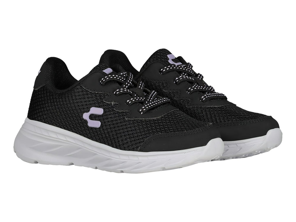 Tenis deportivos Charly de color negro con suela blanca y tejido transpirable.