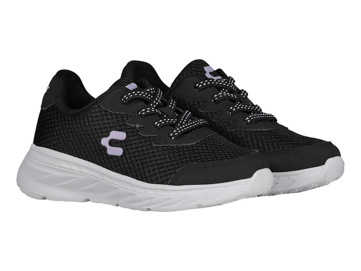 Tenis deportivos Charly de color negro con suela blanca y tejido transpirable.