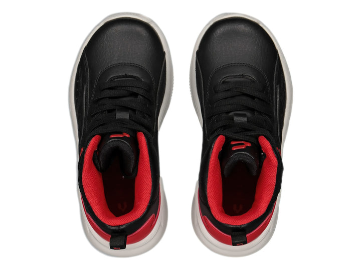 Tenis de baloncesto Charly en color negro con detalles rojos y suela blanca.