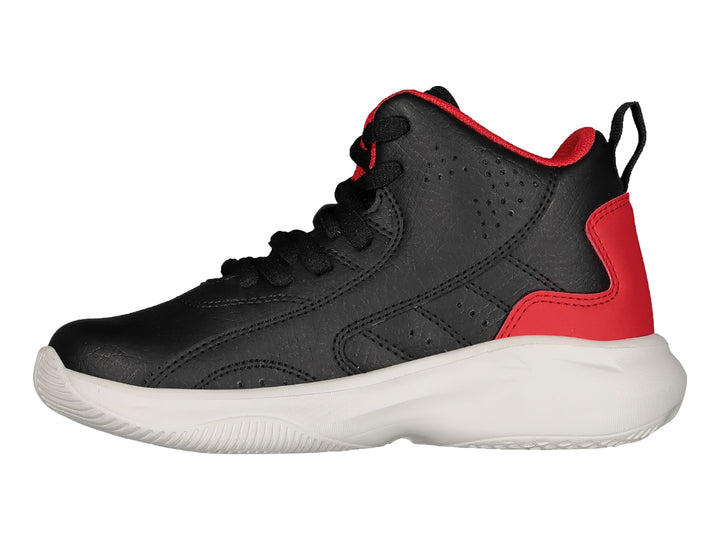 Tenis de baloncesto Charly en color negro con detalles rojos y suela blanca.