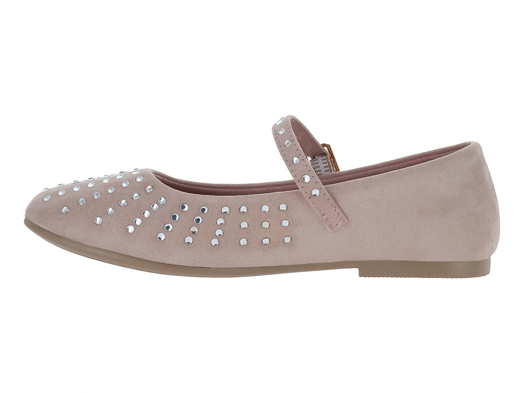 Zapato plano color beige con detalles de brillantes y correa con hebilla.