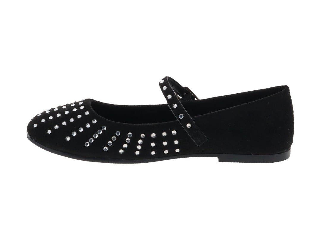 Zapato plano negro de gamuza con detalles de brillantes y correa con hebilla.