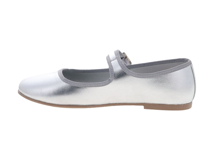 Zapato plano color plata metálico con correa y hebilla para Niña.