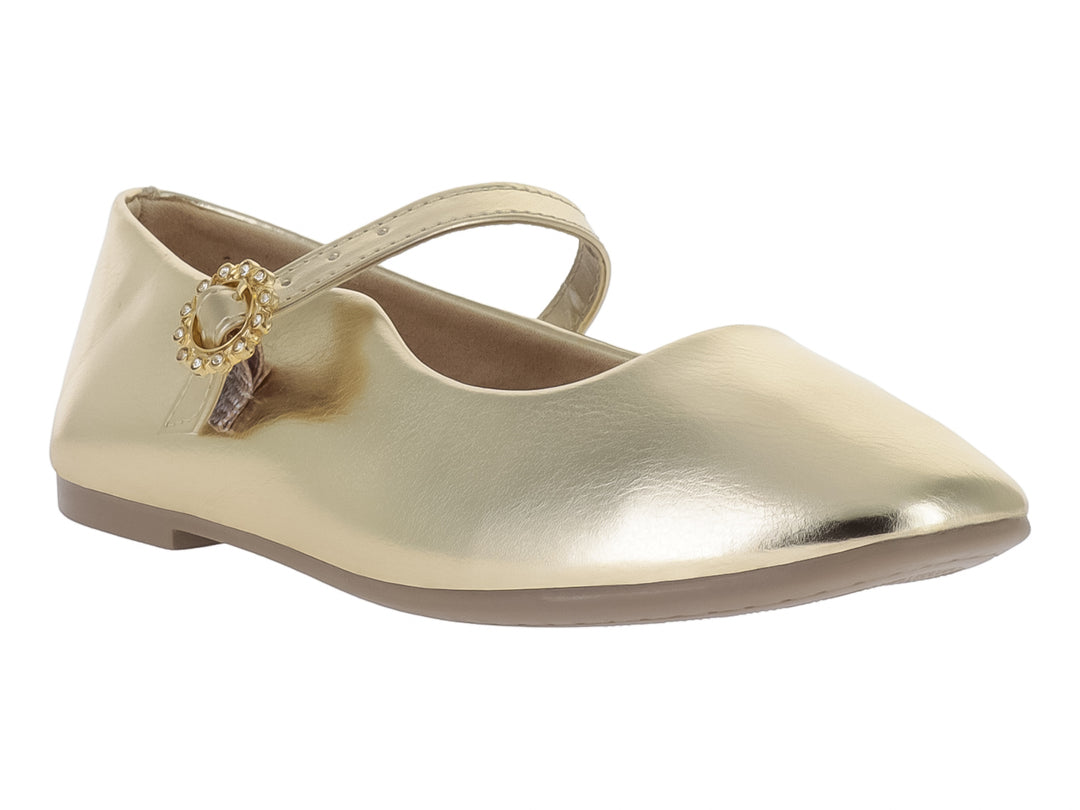 Zapato plano dorado metálico para niña con correa y hebilla decorativa.