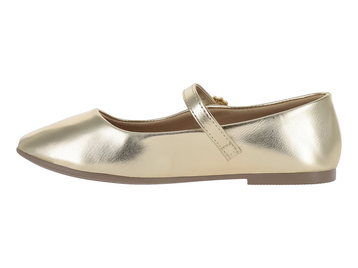 Zapato plano dorado metálico para niña con correa y hebilla decorativa.