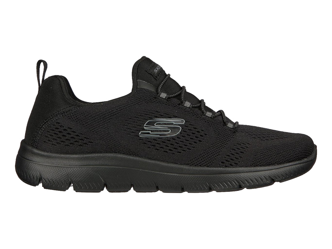 Tenis deportivos Skechers color negro con tejido de malla y suela flexible.