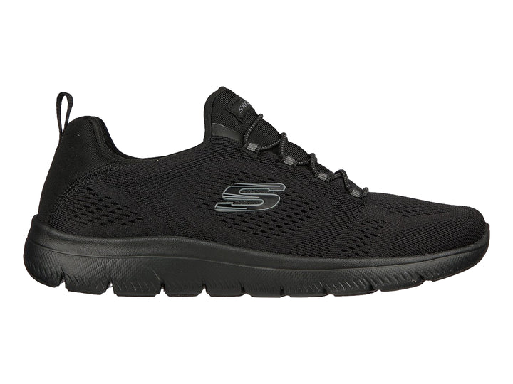 Tenis deportivos Skechers color negro con tejido de malla y suela flexible.