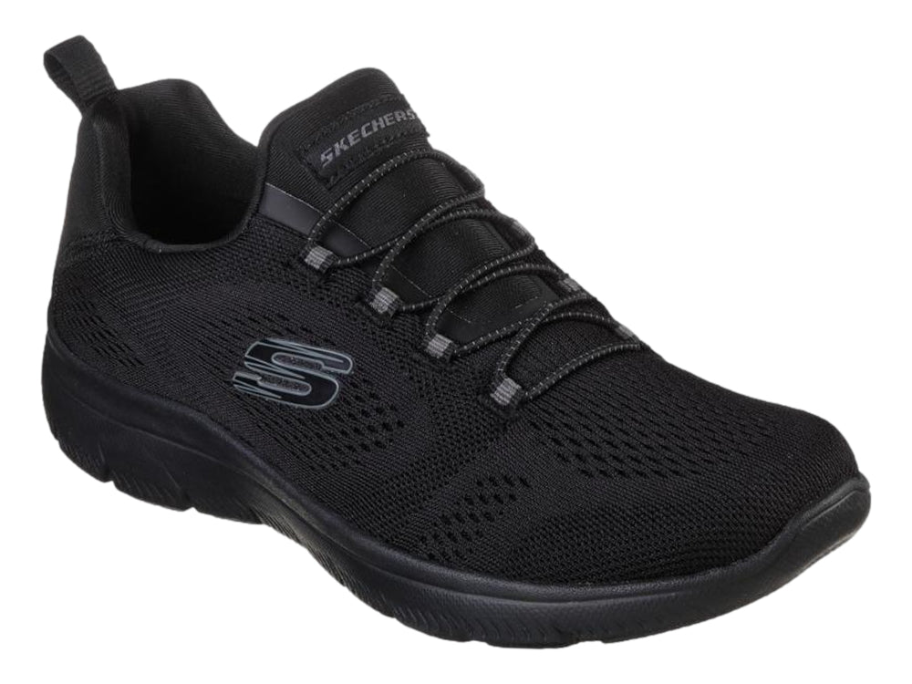Tenis deportivos Skechers color negro con tejido de malla y suela flexible.