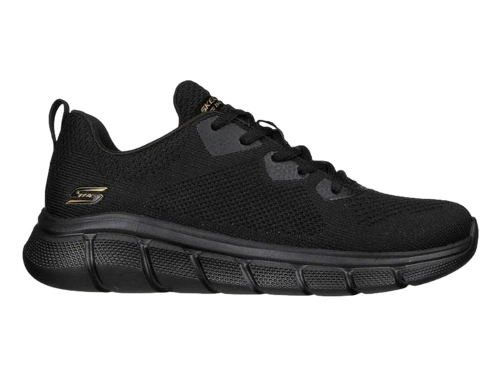 Zapato deportivo Skechers color negro con tejido transpirable y suela flexible.