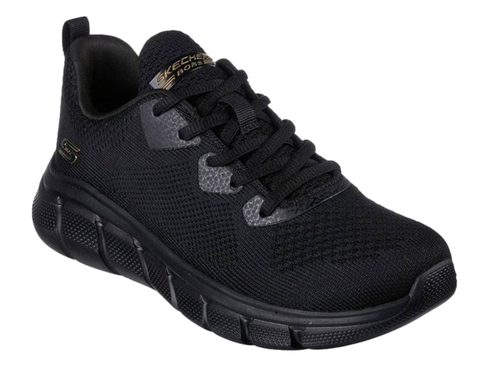 Zapato deportivo Skechers color negro con tejido transpirable y suela flexible.