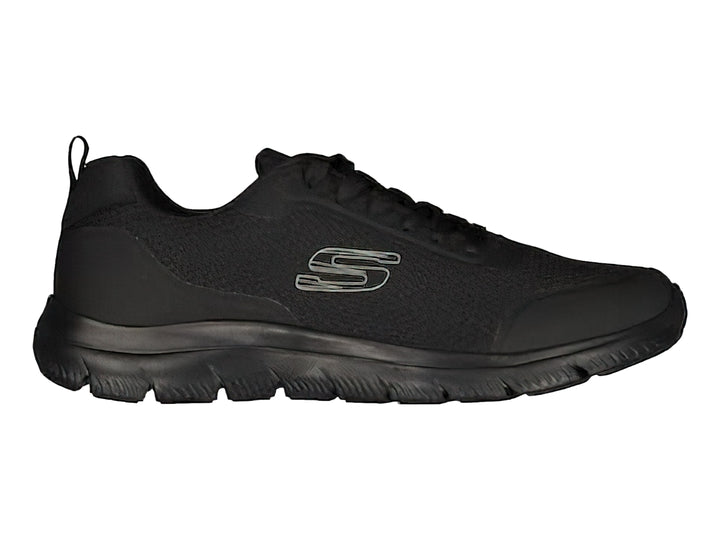 Tenis deportivos Skechers color negro con tejido de malla y suela flexible.