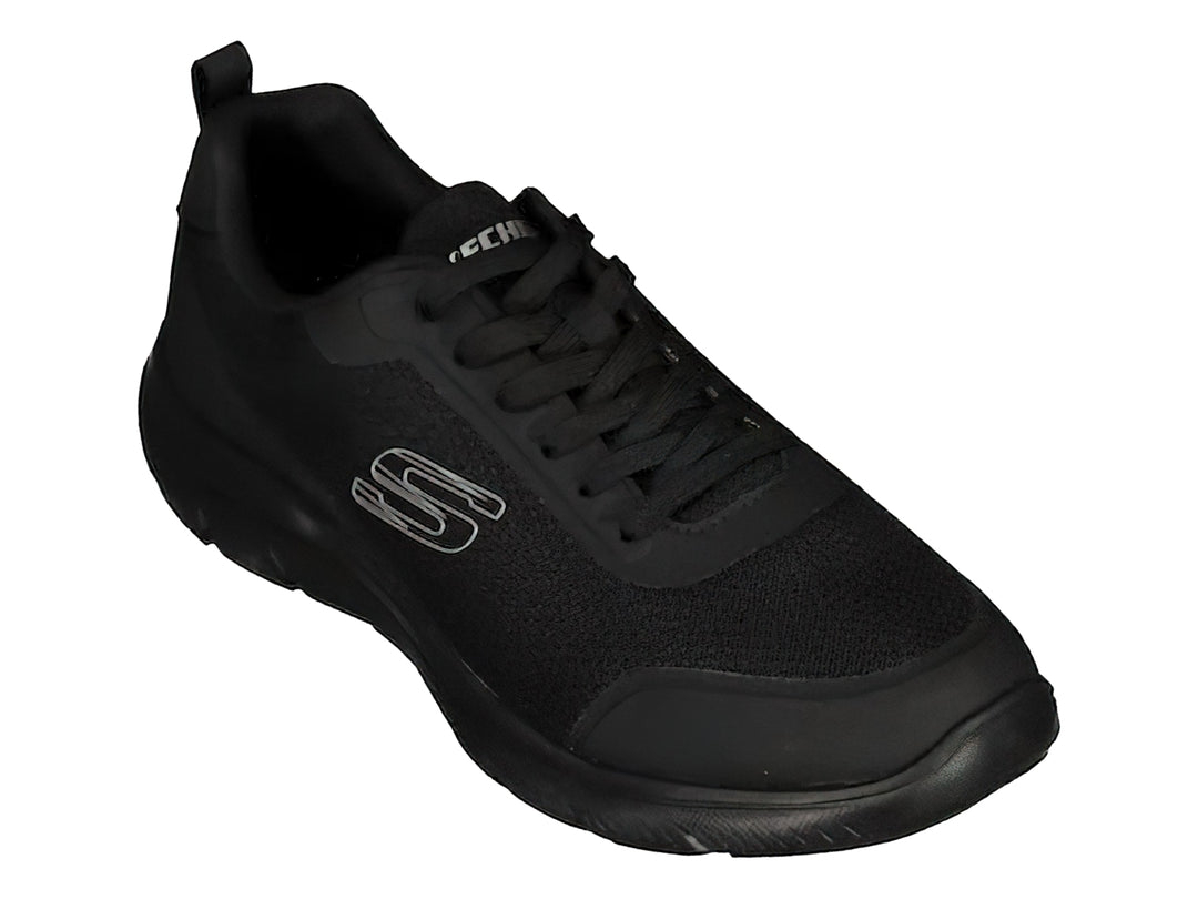 Tenis deportivos Skechers color negro con tejido de malla y suela flexible.